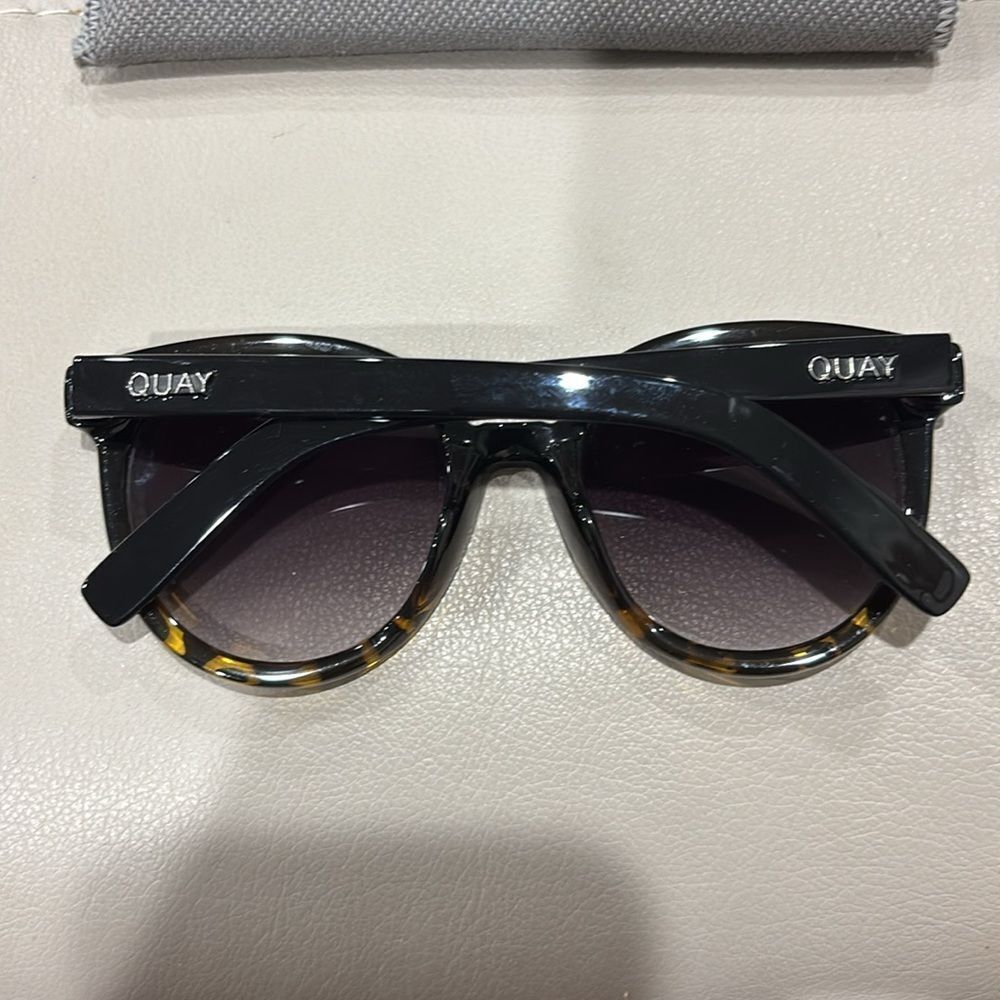 QUAY AUSTRALIA HIGH TEA ROUND OVERSIZED SUNGLASSES - Picture 2 of 4